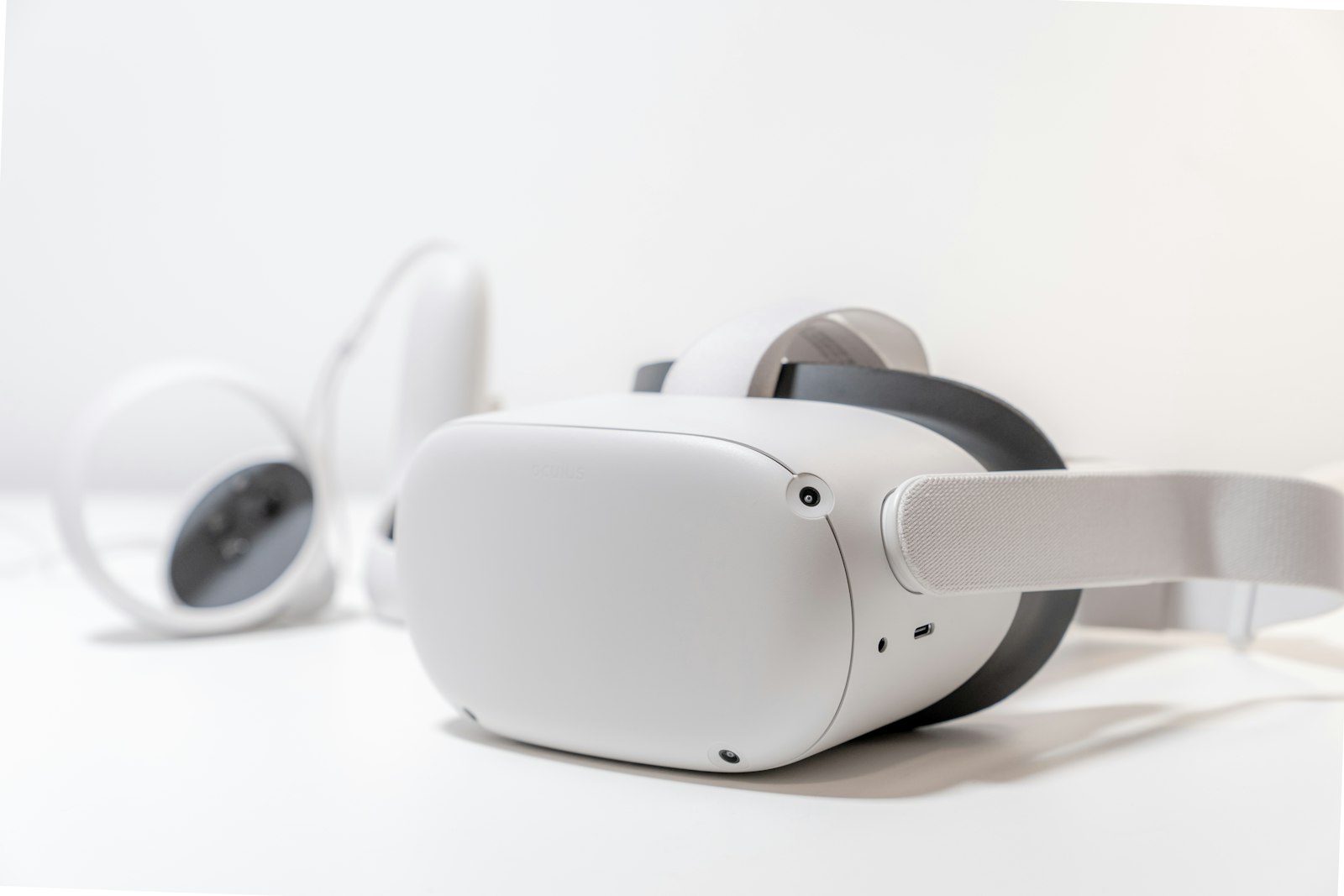 Interactive virtual reality product showcase